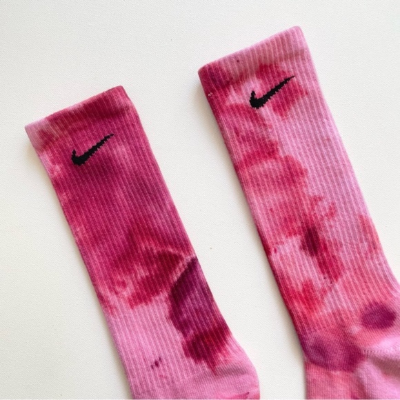 SOLD - Nike Tie Dye Menβs Crew Socks Dri Fit Red Pink Large 8-12 - Picture 2 of 5